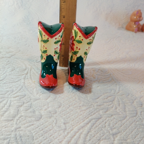FIGI Christmas Cowboy Western Boots Salt And Pepper Shakers - Picture 6 of 6